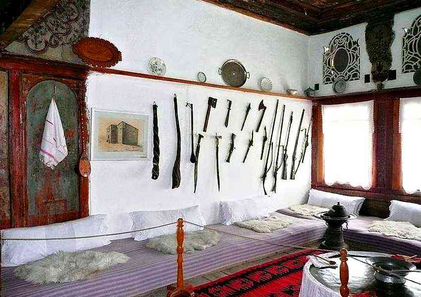 Gjirokaster - the city of a thousand steps