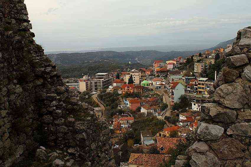 The city of Kruja is recommended for visiting because of its attractions.