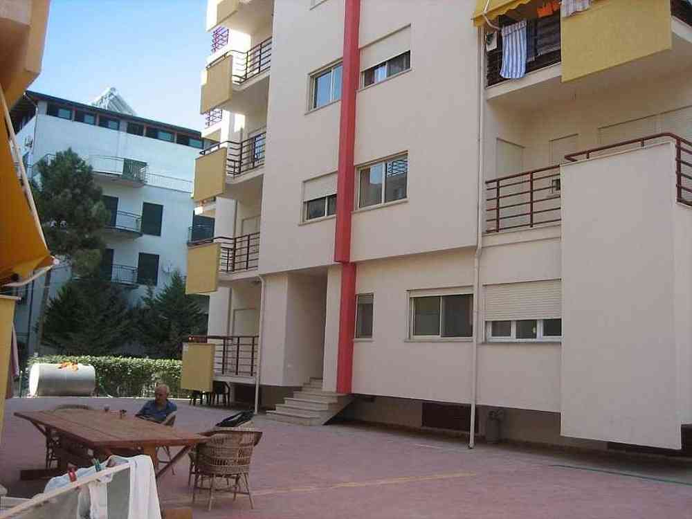 Spacious studio suite with balcony. 42 m2. From 20 euro/day. Durres