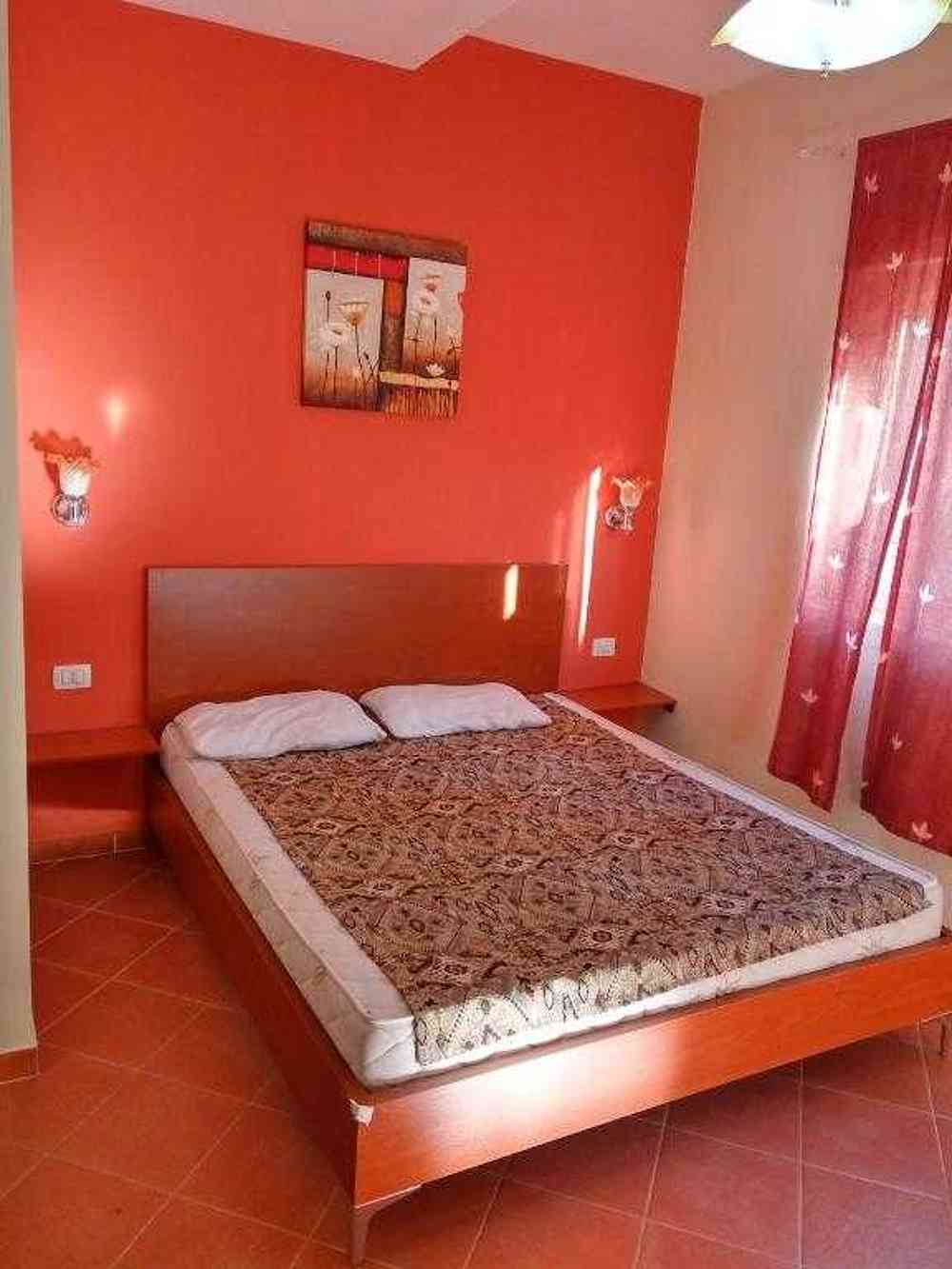 Spacious studio suite with balcony. 42 m2. From 20 euro/day. Durres