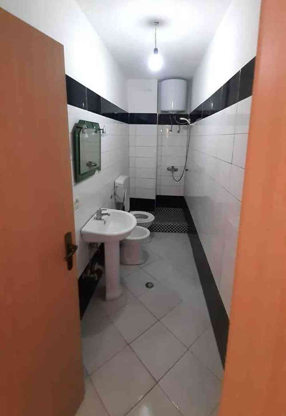 Spacious studio suite with balcony. 42 m2. From 20 euro/day. Durres