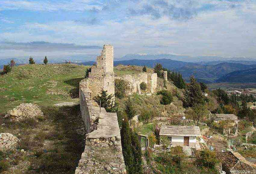 Canina Castle